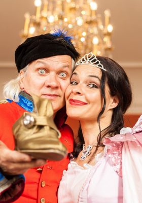 WEIHNACHTSSPEZIAL 2025 - "ASCHENBRÖDEL PACKT AUS! - Die schonungslose WAHRHEIT" - Der Komödien-Erfolgsklassiker